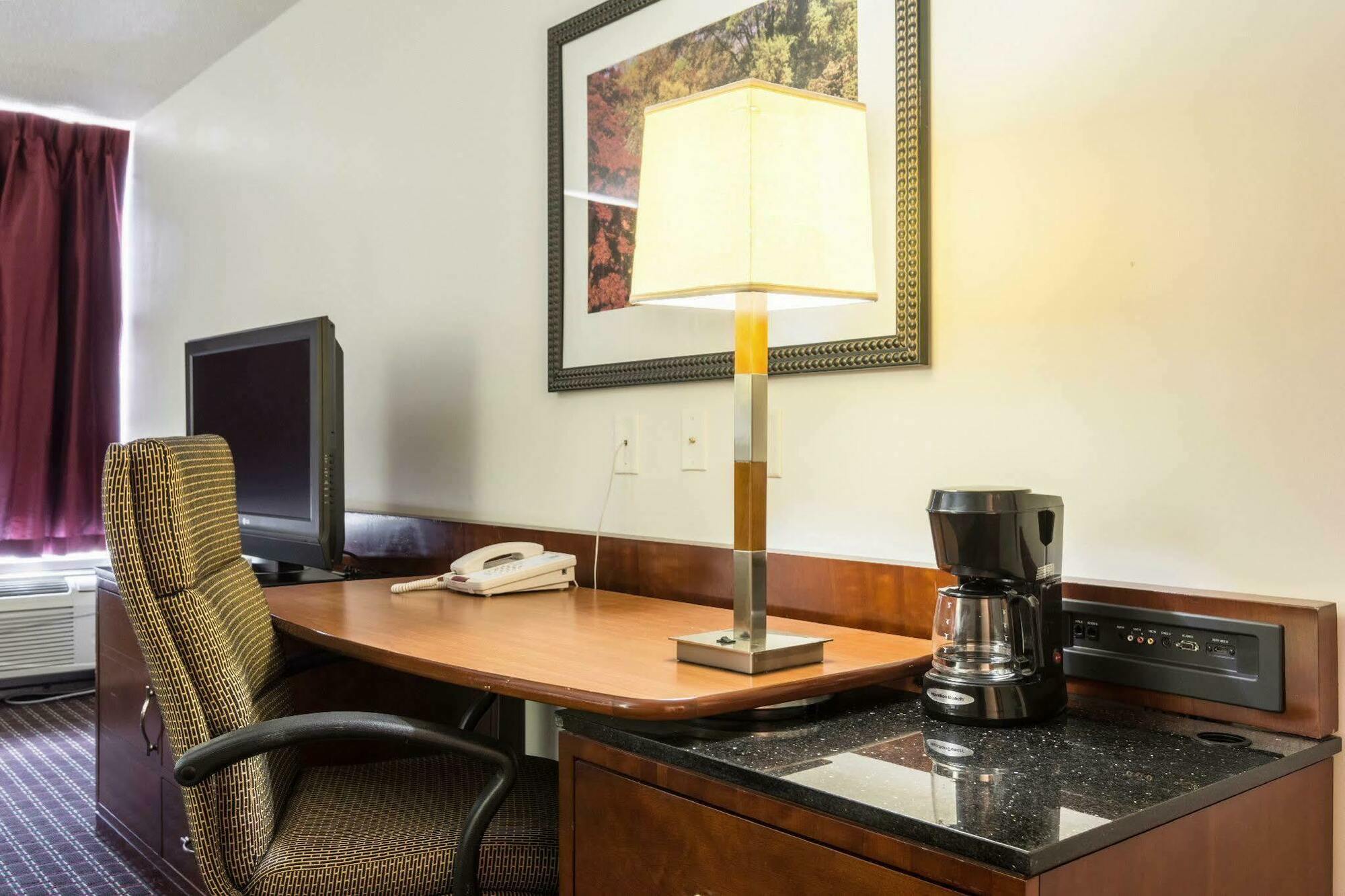 Days Inn By Wyndham Hartsfield Jackson Atlanta Airport West College Park Екстериор снимка